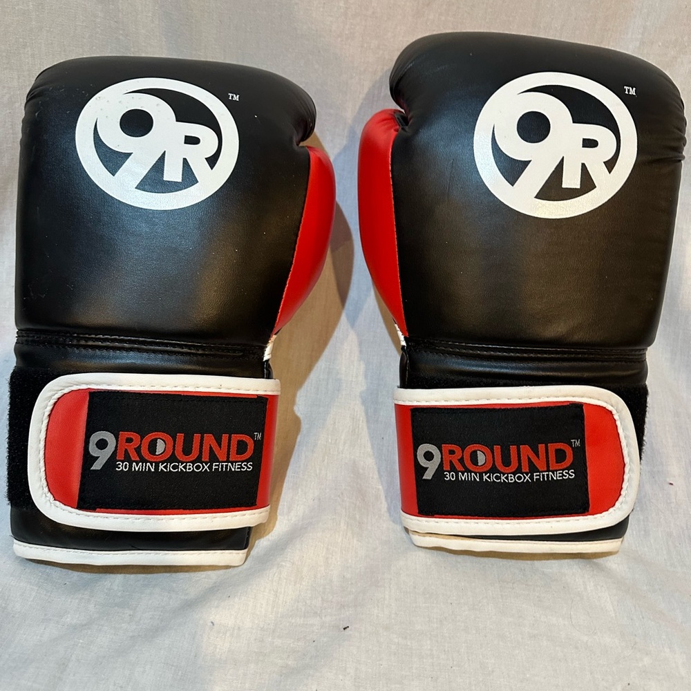 9Round Black and Red Boxing Gloves